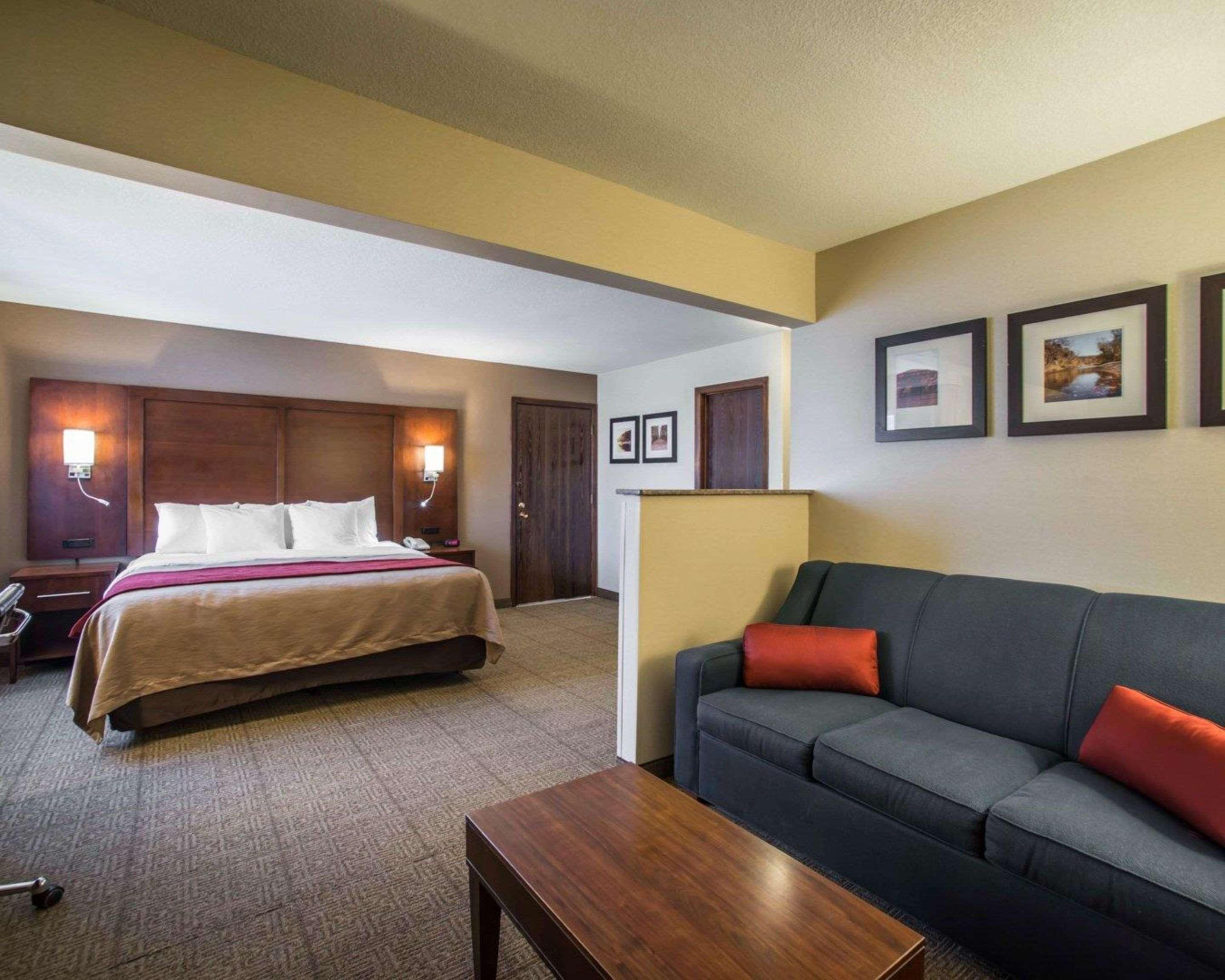 Quality Inn & Suites Boonville - Columbia Экстерьер фото