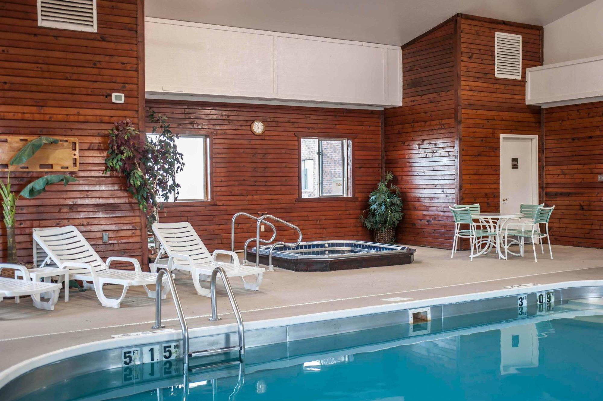 Quality Inn & Suites Boonville - Columbia Экстерьер фото