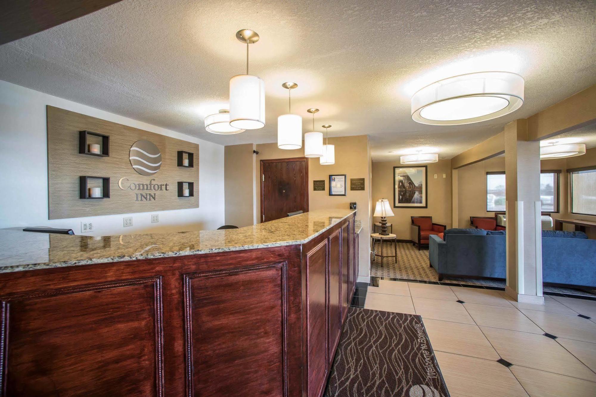 Quality Inn & Suites Boonville - Columbia Экстерьер фото