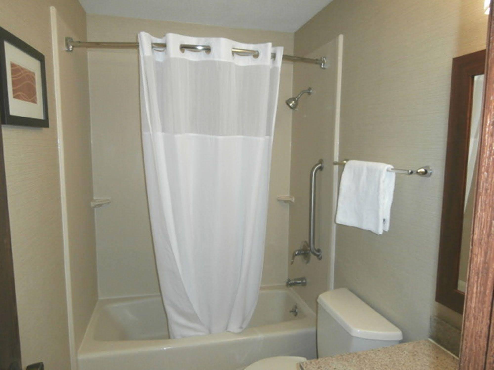 Quality Inn & Suites Boonville - Columbia Экстерьер фото